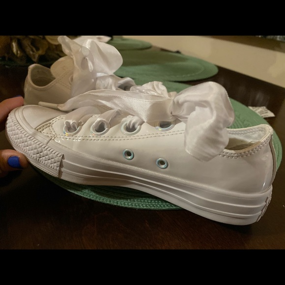 White CONVERSE with iridescent details. - Picture 7 of 8